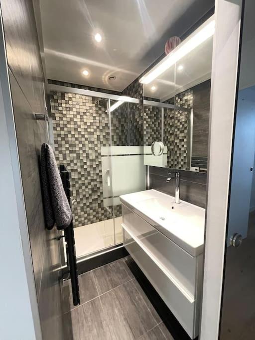 Paris Central 1 Bedroom Apartment With Ac Exteriör bild